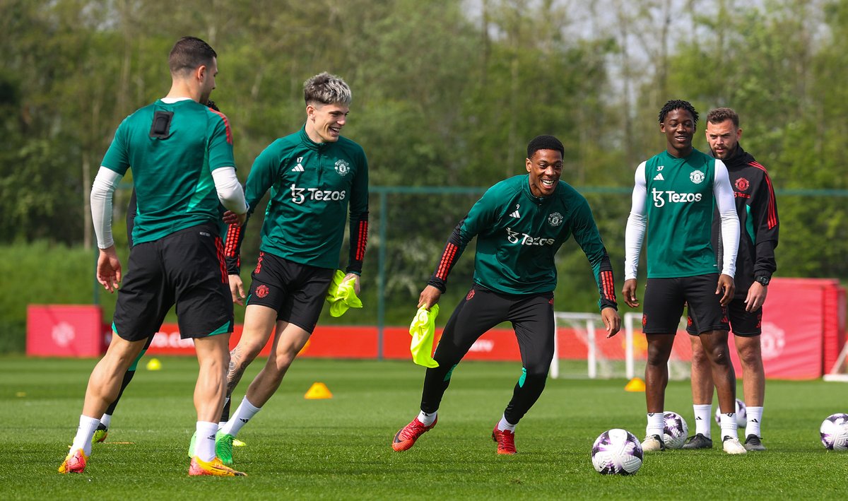 Sunny sessions at Carrington ☀️ #MUFC || #PL