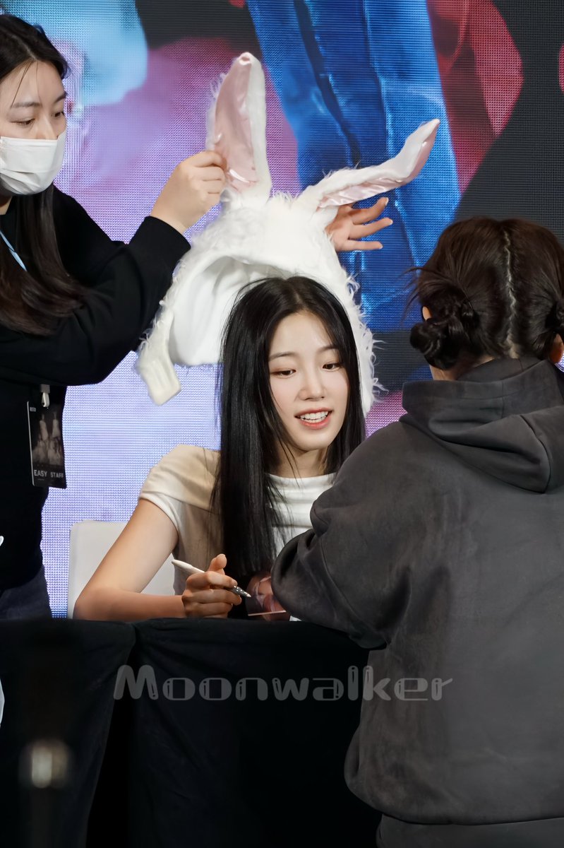 Lotushine_e's tweet photo. 240428
Don't take the rabbit…………🥺

#LE_SSERAFIM #르세라핌
#KAZUHA #카즈하 https://t.co/6TdAZhKNS4