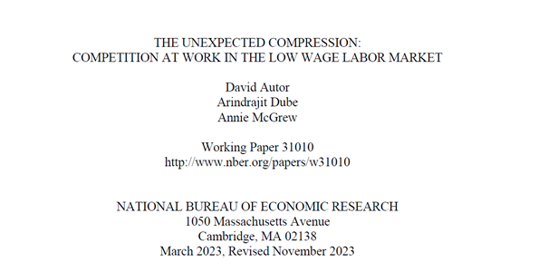 Anlässlich des gestrigen #Tag der Arbeit dreht sich unser #PaperderWoche von @davidautor, #Dube und @AnnieMcGrew1 um die Arbeitskräfte-Knappheit am US-Arbeitsmarkt, die zur Reduktion von Ungleichheit führte. Ähnliche Trends gibt es auch in 🇦🇹. @sturn_j mit den Details. 1/