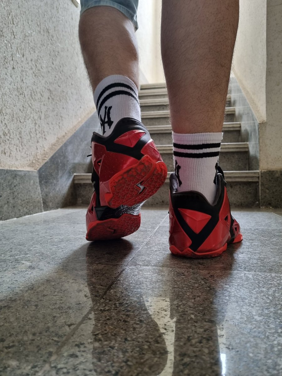 Wearing my Lebron 11 today,  what do you think about Red/Black color combination?  😋

#sneakers #lebron11 #basketball #sneakersfetish #Fetish #gaysneaker #sneakershead #Nike