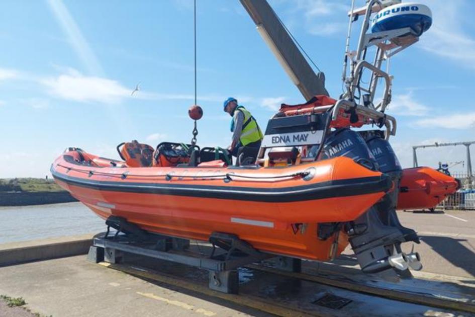 RNLI workers from Southwold Lifeboat Station were called by Humber Coastguard after a man and his dog were seen struggling in the River Blyth. lowestoftjournal.co.uk/news/24291230.… 👇 Full story