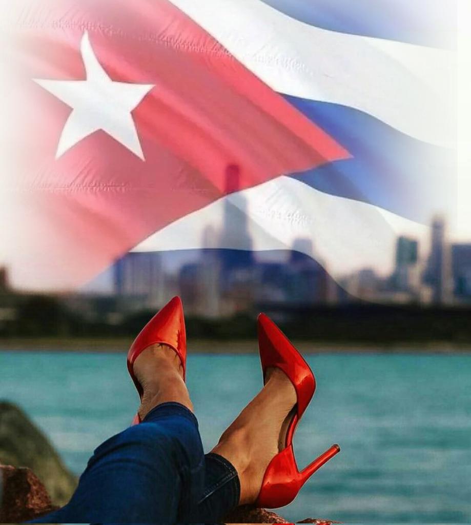 Si alguna vez bajo mi cabeza, será sólo para admirar mis zapatos...😍👠. Mi #Cuba ♥️🇨🇺 jamás se doblega ✊🏻!! #MejorSinBloqueo 😉 #DeZurdaTeam #IzquierdaPinera