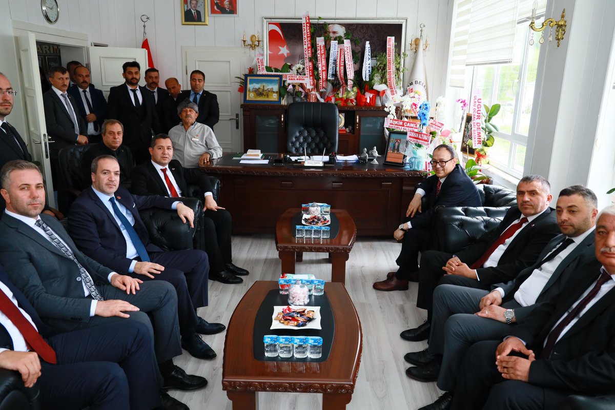 Alaçam Belediye Başkanı Sn. Ramazan Özdemir’e hayırlı olsun ziyaretimizi gerçekleştirdik. Misafirperverlikleri için teşekkür ediyor, çalışmalarında başarılar diliyorum.