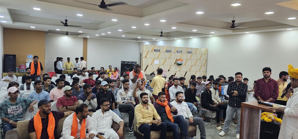 vaibhavpawarmp's tweet photo. मेरा पहला वोट मोदी को....

आज ज़िला गुना में भारतीय जनता युवा मोर्चा द्वारा आयोजित नमो युवा चौपाल में सहभागिता कर उपस्थित युवाओं को सम्बोधित किया। माननीय प्रधानमंत्री श्री @narendramodi जी के नेतृत्व में स्टार्टअप इंडिया जैसी 
#PhirEkBaarModiSarkar https://t.co/1DvCEuabfs