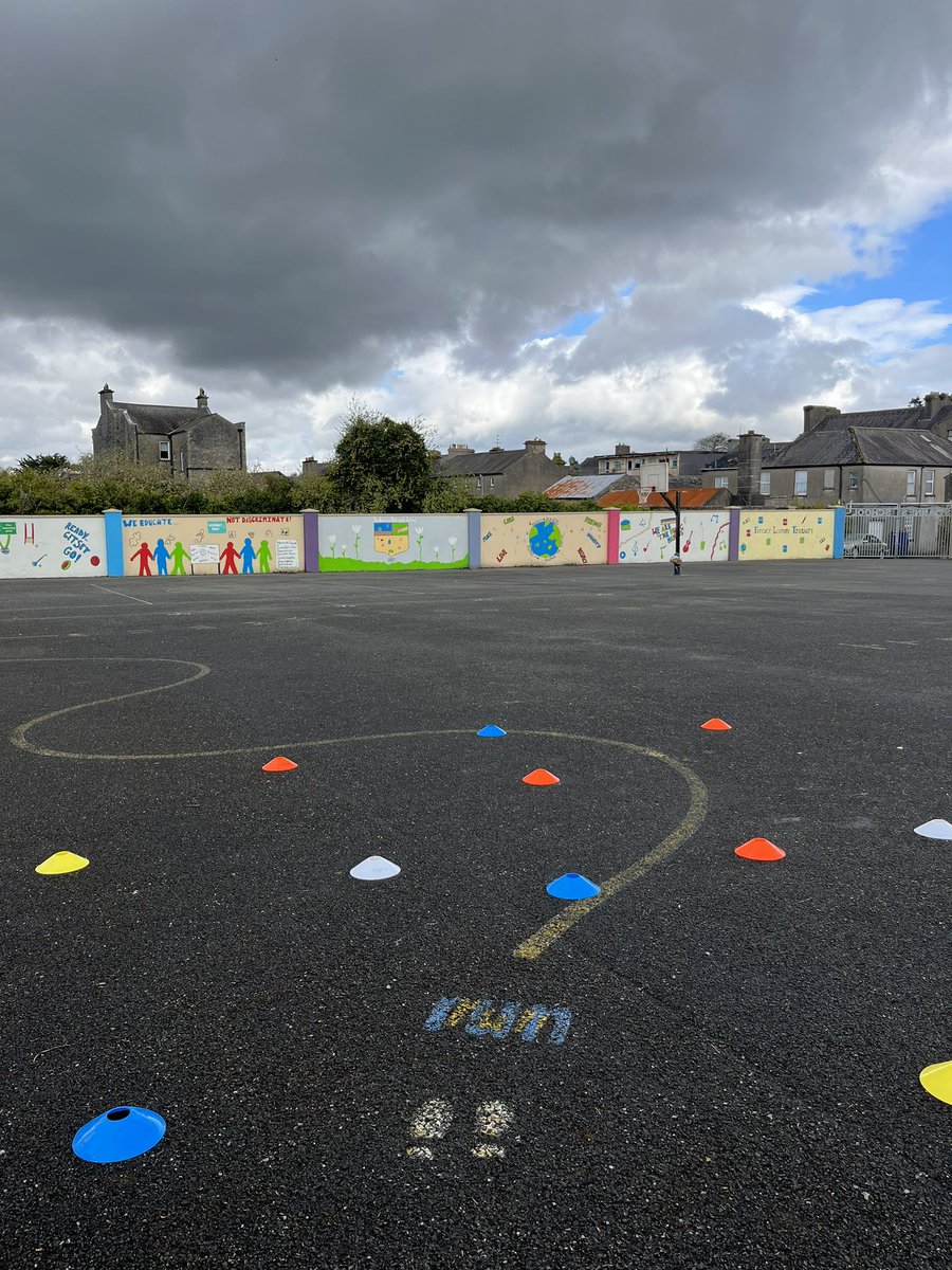 Back in action after a family bereavement last week! Thanks to the schools and pupils for being so supportive and understanding💛💙 @StKevins @STulsk @TulskGAA @ConnachtGAA @RosCoachingGAA #ConnachtCDO