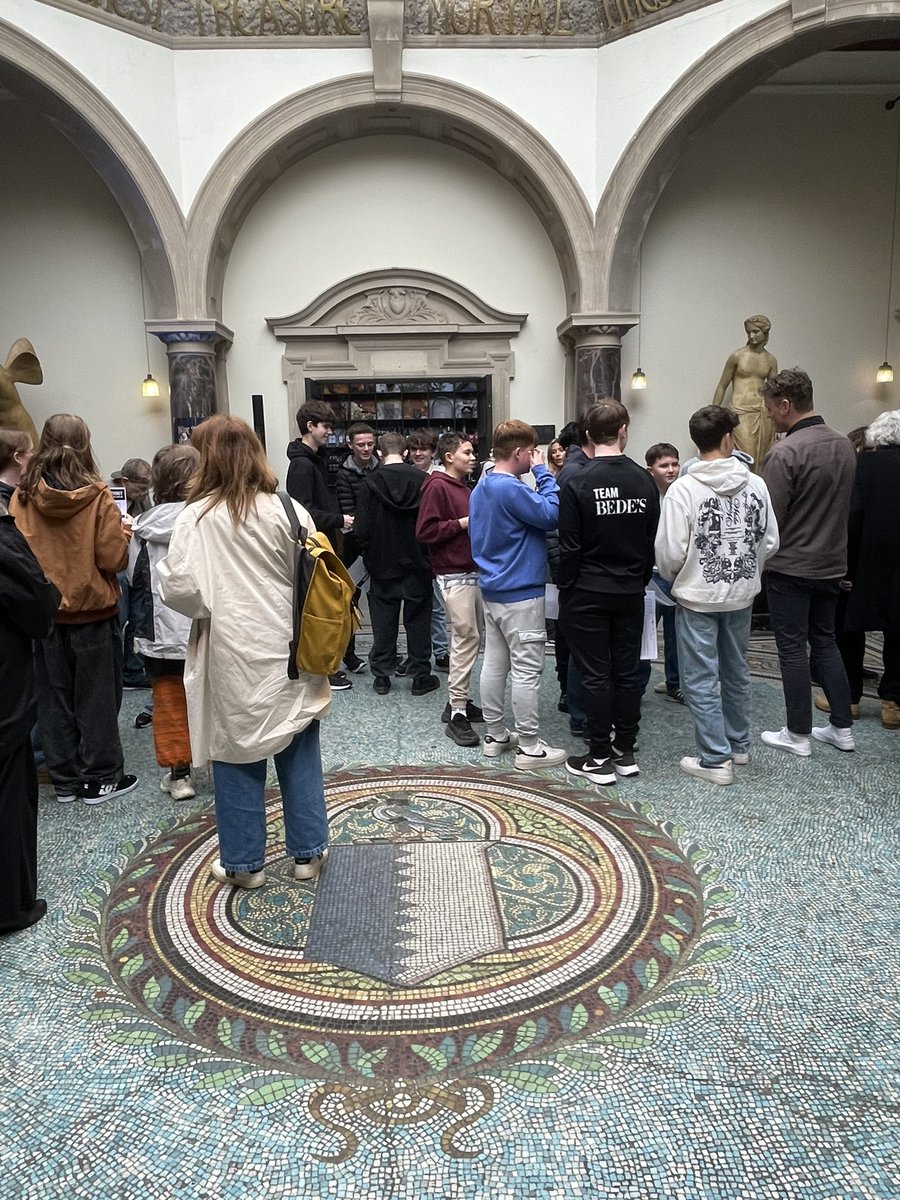 nickcurtis's tweet image. At @battersea_arts Grand Hall for the first time in God knows how long - certainly before the fire - to catch up on @Wise_Children #BlueBeard. Licky to go to work in such spaces.
