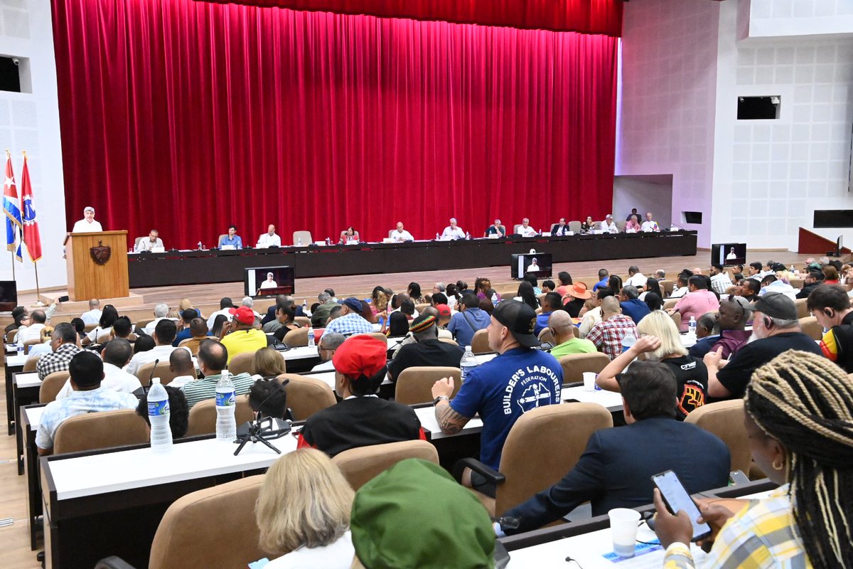 Presidencia Cuba 🇨🇺 (@presidenciacuba) on Twitter photo 📌| Asisten el secretario de Organización del Comité Central del Partido, <a href="/DrRobertoMOjeda/">Dr. Roberto Morales Ojeda</a> y <a href="/UlisesGuilarte/">Ulises Guilarte de Nacimiento</a>, secretario general de la Central de Trabajadores de #Cuba, ambos miembros del Buró Político del <a href="/PartidoPCC/">Partido Comunista de Cuba</a>. 📌| Asisten el secretario de Organización del Comité Central del Partido, <a href="/DrRobertoMOjeda/">Dr. Roberto Morales Ojeda</a> y <a href="/UlisesGuilarte/">Ulises Guilarte de Nacimiento</a>, secretario general de la Central de Trabajadores de #Cuba, ambos miembros del Buró Político del <a href="/PartidoPCC/">Partido Comunista de Cuba</a>.