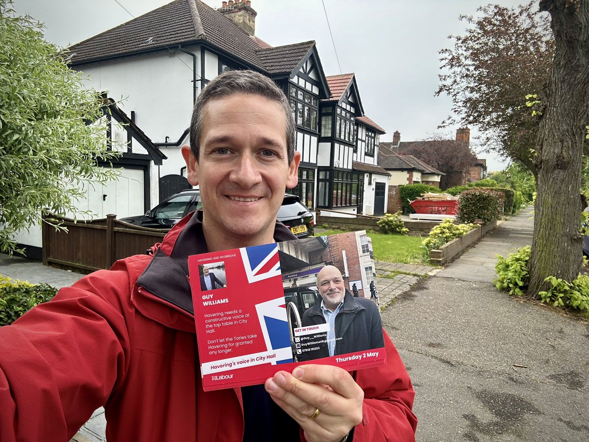 Lots of discarded Tory literature on the streets of #GideaPark… safe to assume the good people of #Romford are waiting for a better offer! #VoteLabour 🌹🗳️🙌