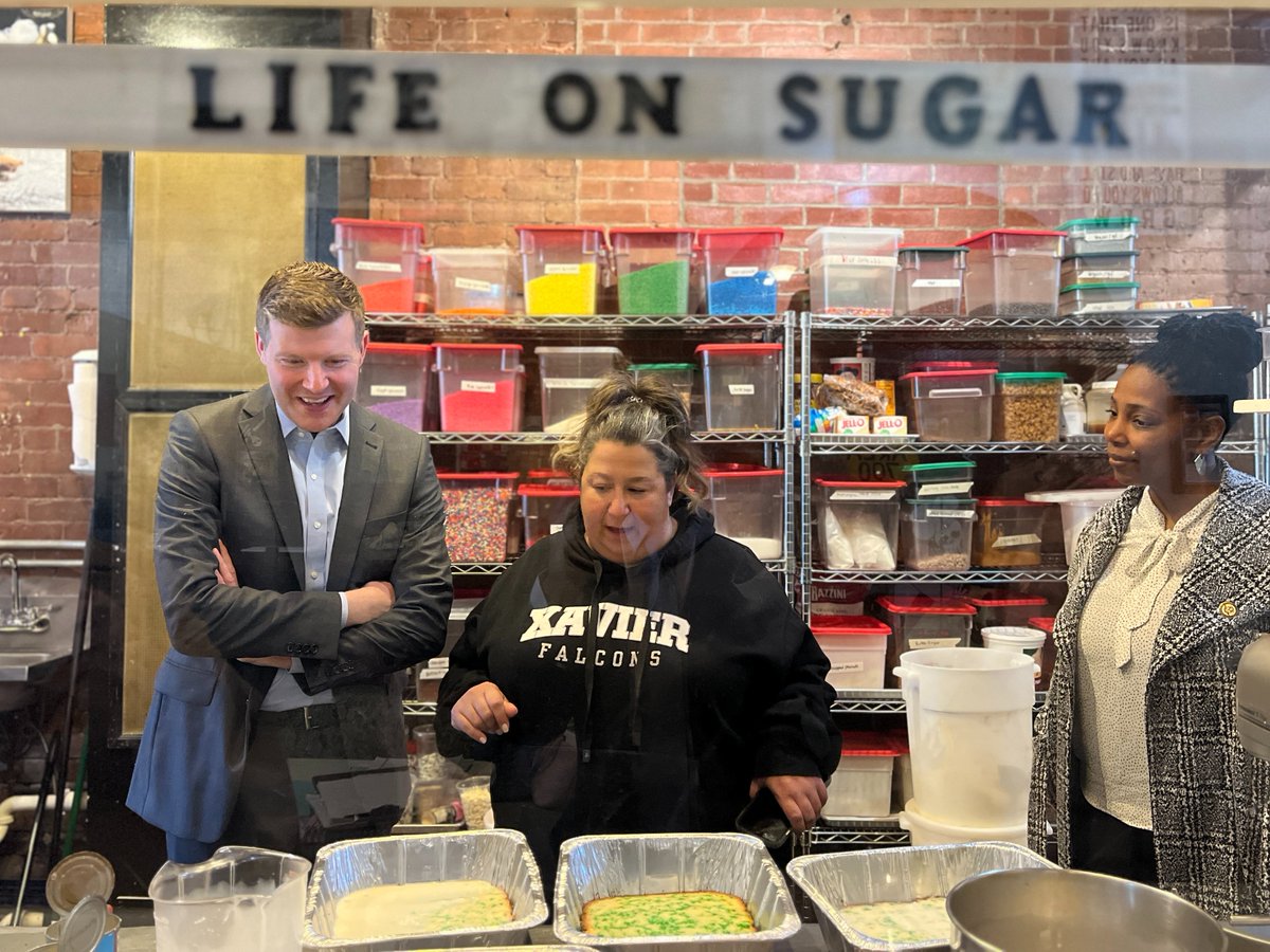 Small businesses across Connecticut are growing and expanding every day. When I visited @NoRACupcakeCo 🧁 last year, a @MyCTSavings enrollee, they were planning for their expansion of Al's Ice Cream Shoppe 🍦 next door. #NationalSmallBusinessWeek