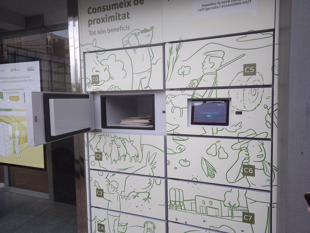 ❄️ Servei d'armaris refrigerats 🧑‍🌾 ➡️ 👩‍👩‍👦 🏪 Oficina de #Girona @uniopagesos @agroxarxa 👉per a la venda a través de la xarxa o telèfon 🍎🍏🍐🍖 recollida de producte fresc 📇 Gràcies al Projecte #PECT 'Girona: Sistema Alimentari Sostenible