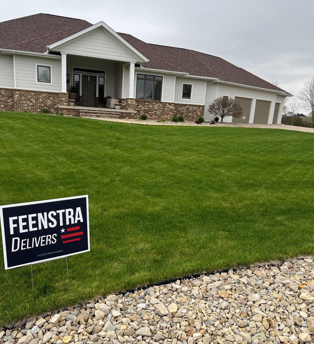 We have another family on #TeamFeenstra in Sioux County! With your support, I’m going to keep delivering results for #IA04 families, farmers, businesses, and our rural communities. #FeenstraDelivers