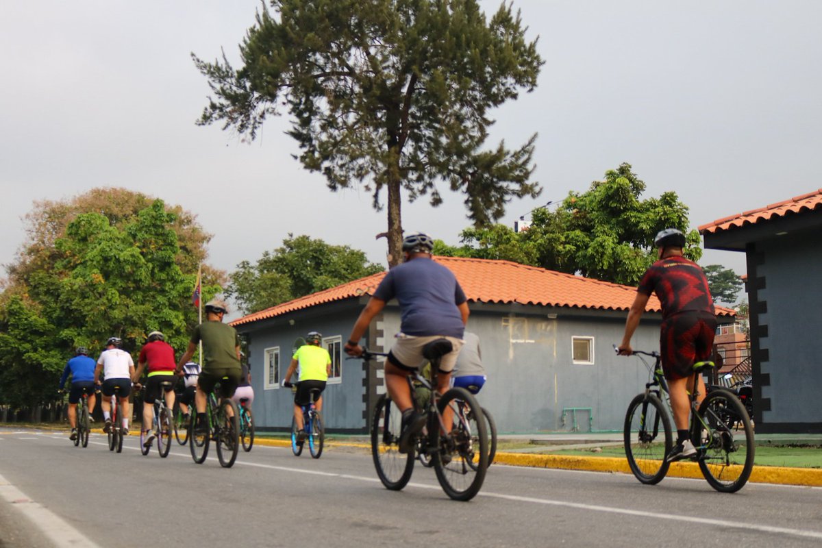 📢 #Entérate || El entrenamiento físico es la premisa fundamental del Aviador del Ejército, demostrado por nuestros profesionales en la mañana de este jueves en la actividad de ciclismo. #BidenLevantaLasSancionesYa #FANB #SoloUnidosVenceremos #2May