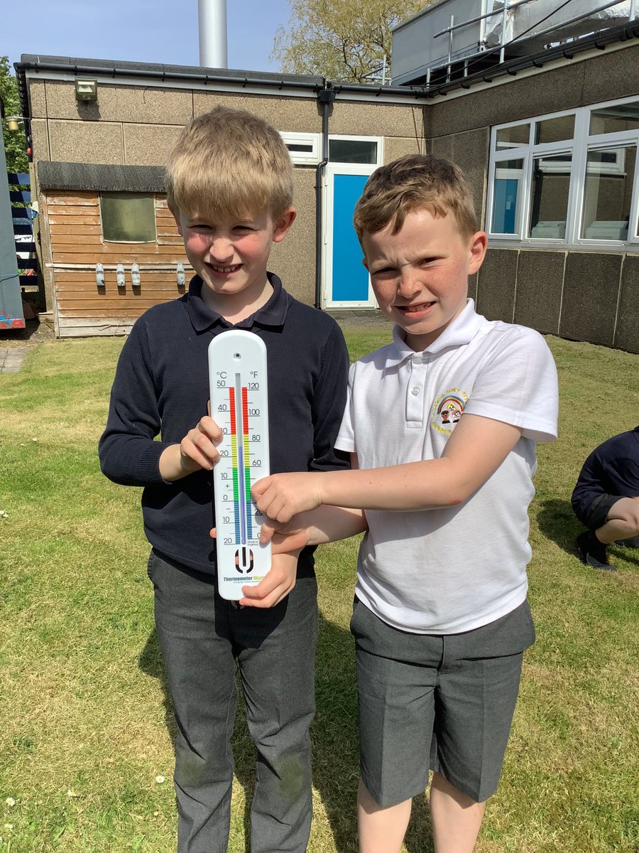 Class 2 enjoyed the sunshine taking the weekly weather recordings.☀️#GawberGeography #GawberSuperStars #GawberClass2