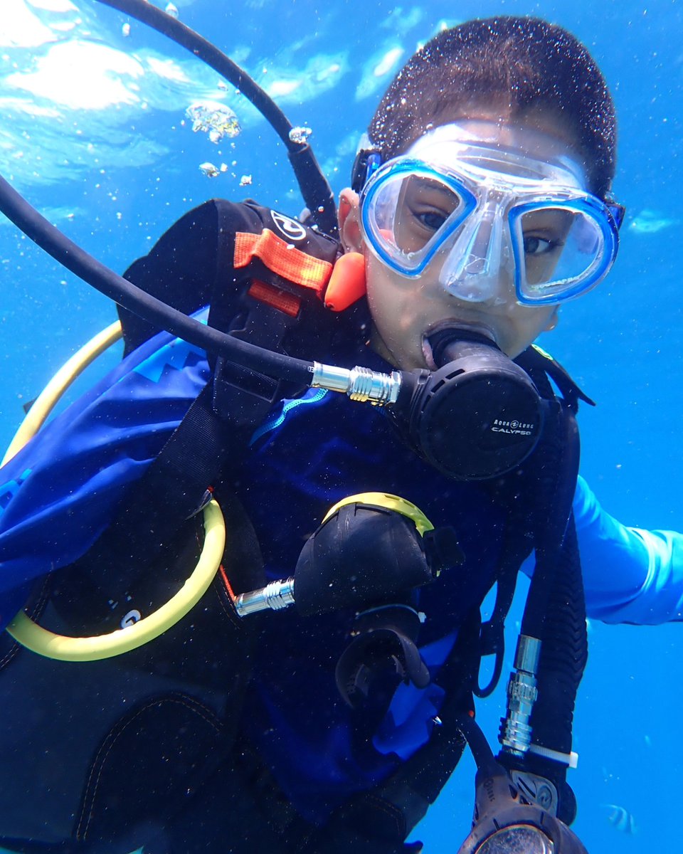 Well done Yooshau.👏👏 Yooshau is 8 years old and did his first scuba dive experience today. #padi #bubblemaker Thank you for diving with #diverslodgemaldives #ފީނާންދަސްކުރަމާ 📱+9607784264