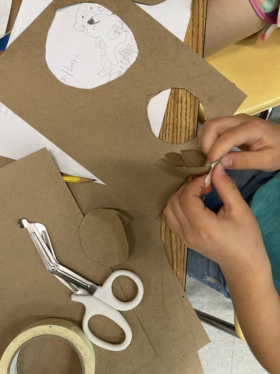 Spent a fantastic day with @Jtown_Sustains and her students! Cardboard crafting session for their Caring for Our Watersheds Chesapeake Bay project! 🌊🌿 @APSVirginia @SuptDuran @APS_CTE @KIDMuseumMD #HandsOnLearning #CreativityAtWork #CaringForOurWatersheds