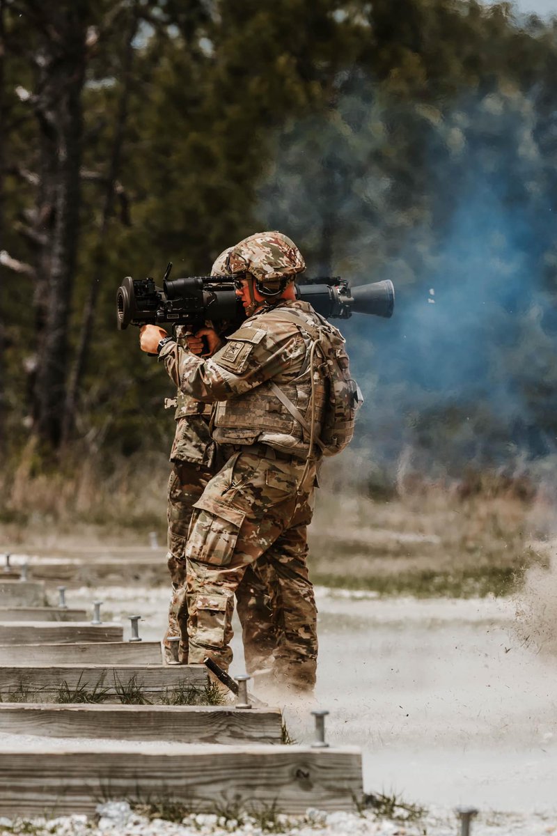 Shoulder-launched munitions training is a critical phase of Infantry #OSUT that equips trainees w/ the knowledge to engage targets with precision, ensuring they are ready & capable to support their units with these potent tools of warfare. [📸@258PatriotBN] #VictoryStartsHere