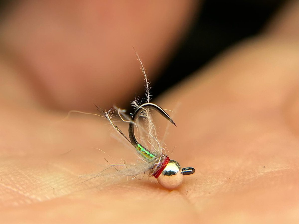 'Still here. Still busy. Still doin’ things. That is all.' // tie and image by Erik Clymore @erikclymore . . . . #flytying #flytyingjunkie #flyfishing #flyfishingaddict #flyfish #flytyingnation #jstockard #fishing #atthevise #flytyingaddict #flytyingporn