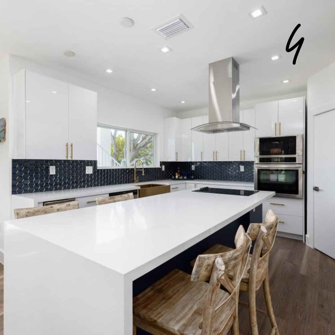 The kitchen is often hailed as the heart of the home, a space where memories are made and delicious meals are created. So, which one would you choose?

americancaribbeanre.com/post/8-stunnin…

#americancaribbeanrealestate #homesforsale #kitchendesign #kitcheninspo #househunting #realestate