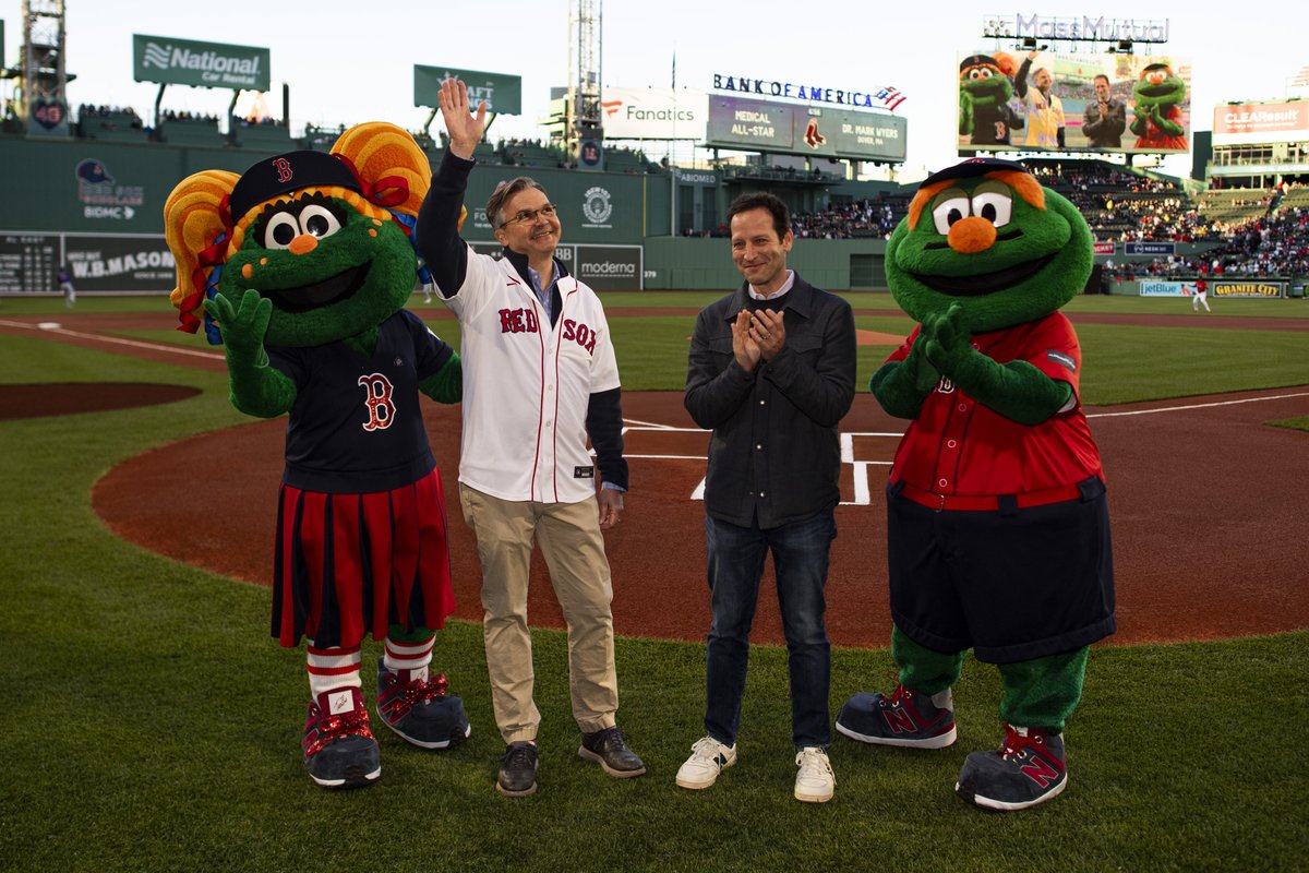 On Friday, the @RedSox honored Dr. Mark Wyers, Co-Director, Limb Preservation Center and vascular surgeon at BIDMC, as a Medical All-Star. We are proud to recognize Dr. Wyers for his inspiring commitment to patients, students, and colleagues. Congratulations, Dr. Wyers!