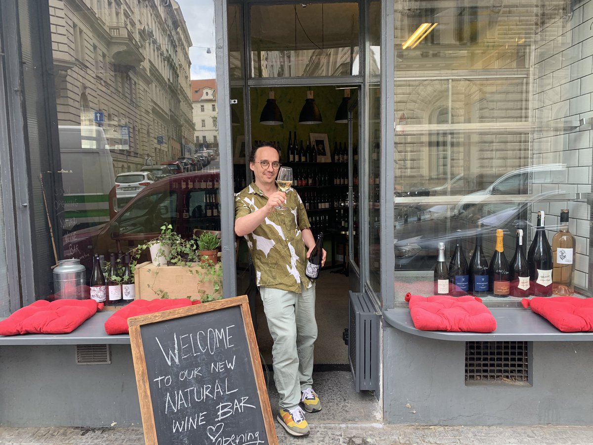 TerezaGoldfinch's tweet image. Our new natural wine bar just opened! Come and try some of our beautiful French wines, from small independent producers . ❤️ Náplavní 5, Praha 2