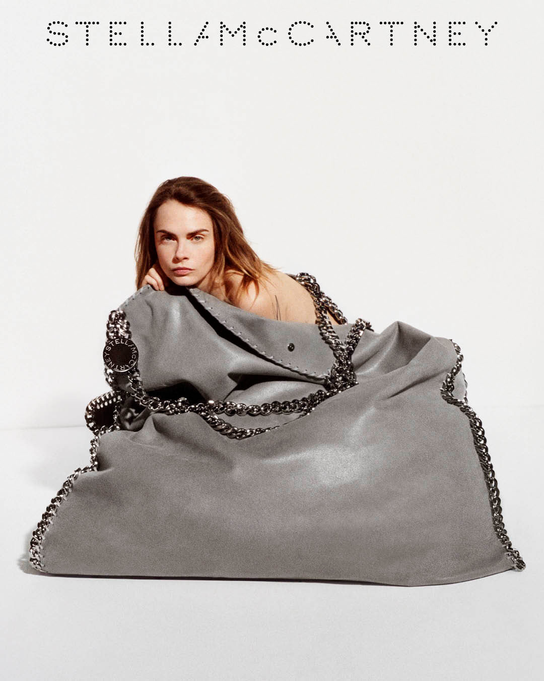 Stella McCartney on X 1 2 Our StellaSummer24 star CaraDelevingne takes a stand for crueltyfree fashion inside our original vegan it bag. Shop the iconic Falabella in store and at https t KHxLwY0G0p...
