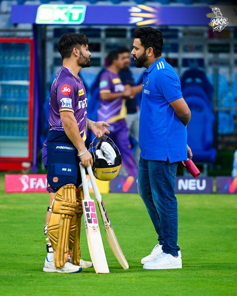 Rohit Sharma having a chat with Rinku Singh right after the Press Conference. 👌
