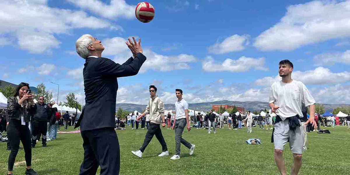 ESTÜ Bahar Şenlikleri renkli görüntülerle başladı
istikbalgazetesi.com/guncel/estu-ba…