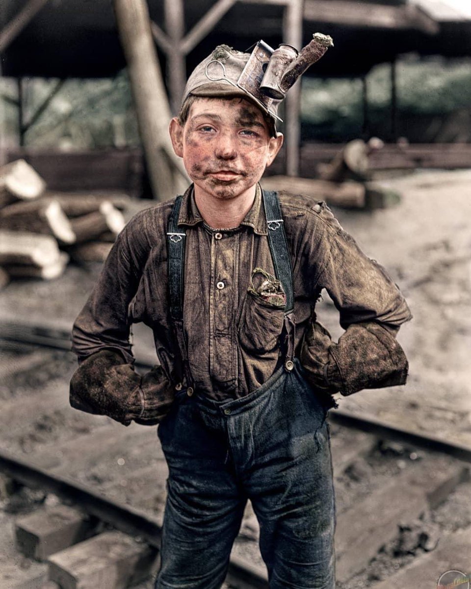 Eleven Year Old Coal Mine Worker, 1908.Courtesy of The Library of Congress archives, this photo was taken at the Turkey Knob Coal mine in West Virginia by Lewis Hine in 1908. The disheveled boy.🥲🇺🇸
#ChildLabor #1908 #LewisHine #CoalMine #WestVirginia #History