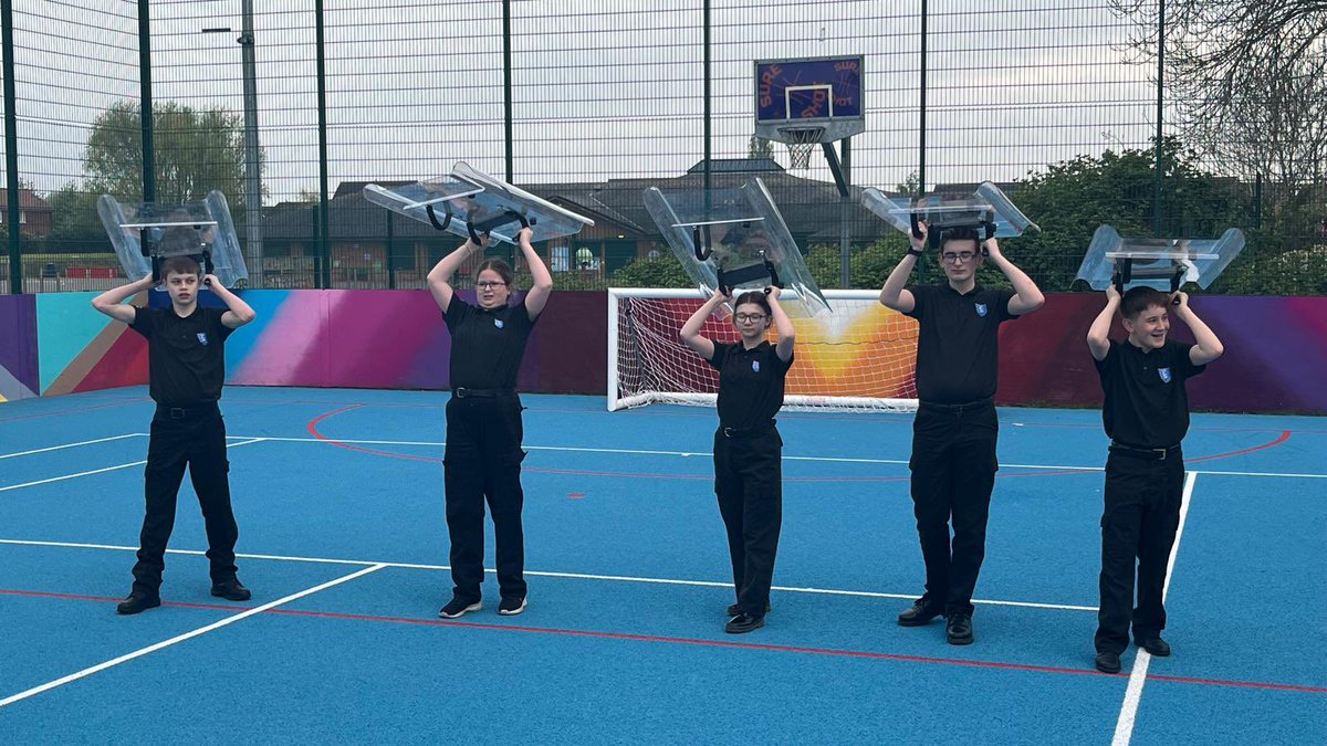 Junior South cadets completed their bleep test and then had fun using the Police shields and learning how the police use them to protect themselves. Great night!
@DAAC_999 @NationalVPC