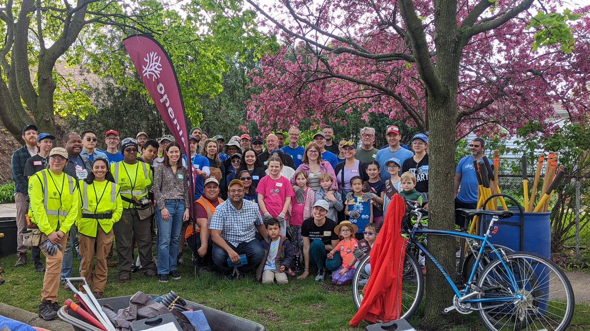 Last Saturday, our TreeKeepers planted trees in Sauganash Park. Thank you, @RepMikeQuigley, State Rep. Mike Kelly, @senvillivalam, and Alder Samantha Nugent, for showing your support and joining us to create a more sustainable environment and foster a stronger sense of community.