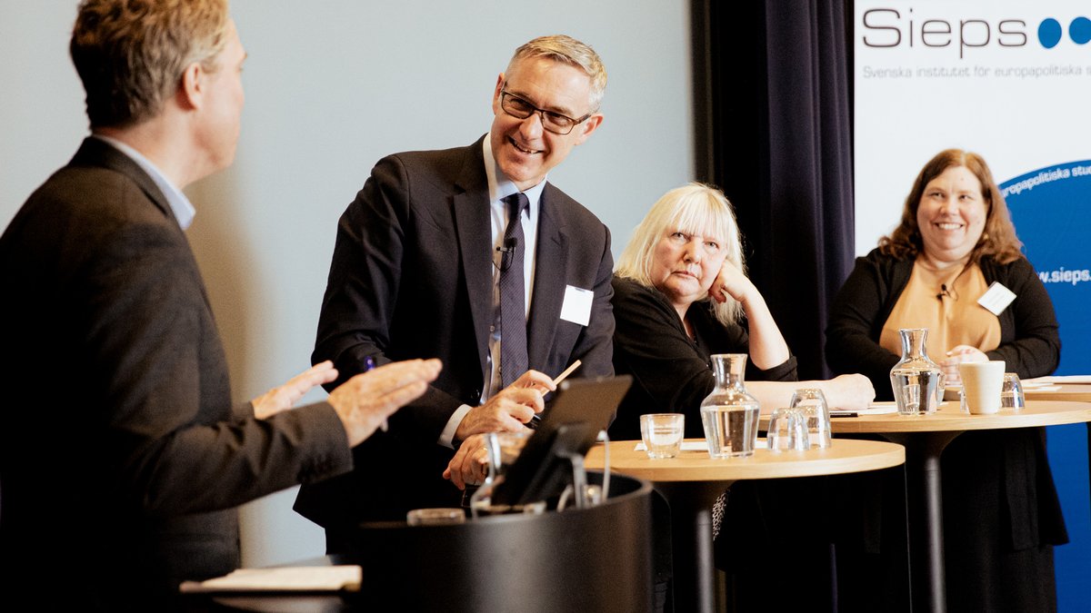 Today <a href="/SIEPS_Sweden/">Sieps</a> and <a href="/snskunskap/">SNS</a> organized the seminar Shaping Tomorrow’s Europe: Potential Outcomes and Consequences of the European Elections. <a href="/simonjhix/">Simon Hix</a> presented his new study, comments by <a href="/suspalme/">Susanne Palme</a> and Sofie Blombäck. Recording available here: sieps.se/seminarier/#8d…