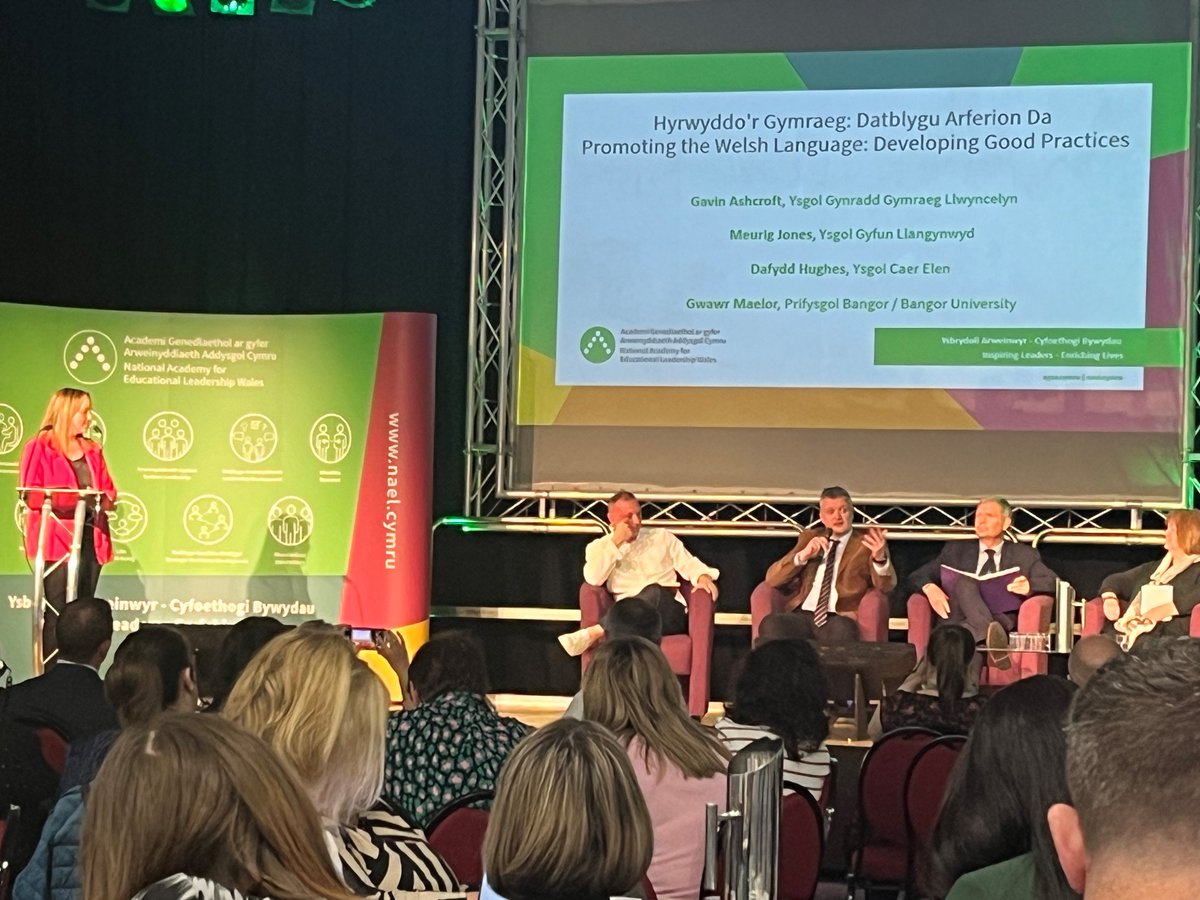 Meurig Jones, Headteacher at @yggllangynwyd, joined headteachers from Wales to talk about Welsh-medium education at the @NAELCymru ‘Leading in Welsh: The Journey to 2050’ conference yesterday.