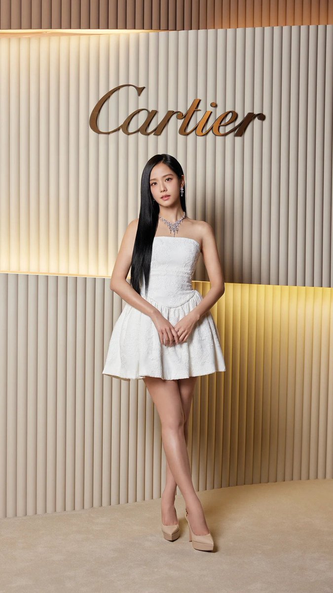 Black swan                White swan

#JISOO