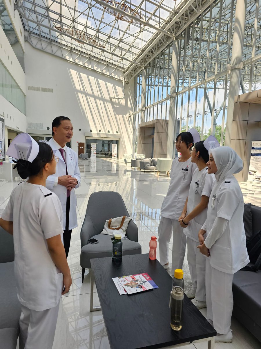 Sharing a casual moment with UCSI semester two nursing students at the lobby of UCSI hospital today. 

The UCSI Nursing School has recently initiated a community service project that will involve students visiting selected community homes to provide quality time and service to