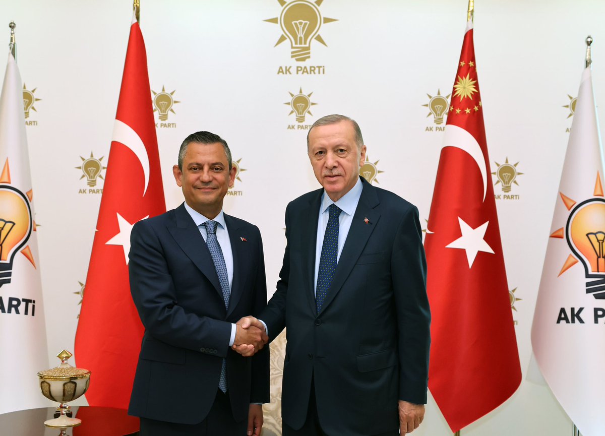 Cumhurbaşkanımız @RTErdogan, Cumhuriyet Halk Partisi (CHP) Genel Başkanı Özgür Özel’i AK Parti Genel Merkezi’nde kabul etti.