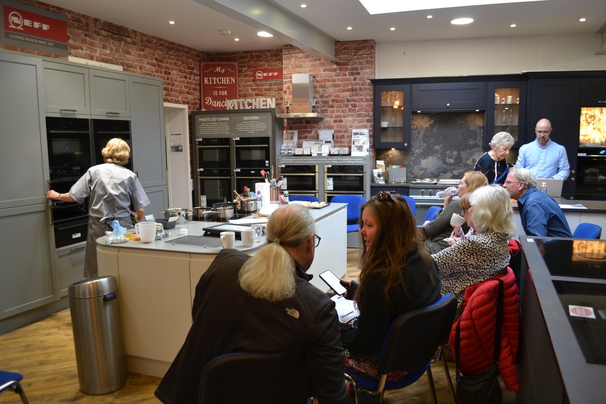 Another fantastic cookery demonstraion on Saturday 27th April hosted by karen with some great clients in the Macphersons showroom using amongst others the Neff B64VT73G0B showcasing the benefits of added steam during cooking and the Neff T58TL6EN2 Induction hob