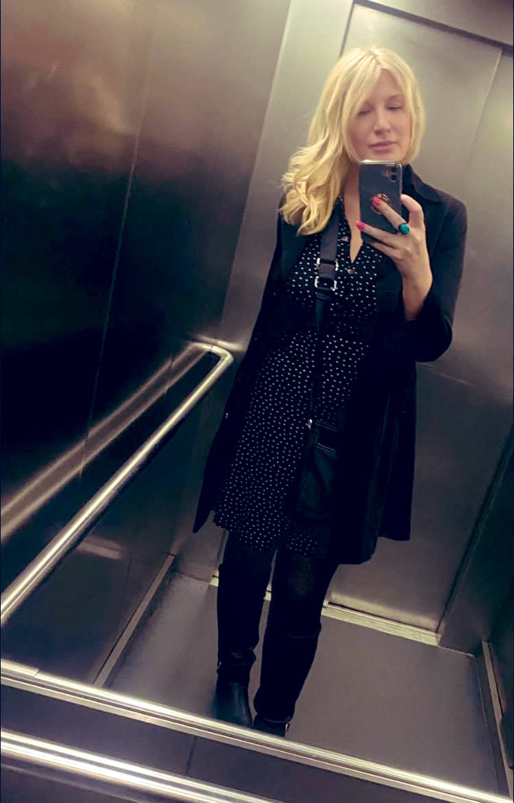 Always in a lift somewhere… 👋🏼 Nearly weekend, reprobates and the bloody sun is out! Makes everything a bit better 😊