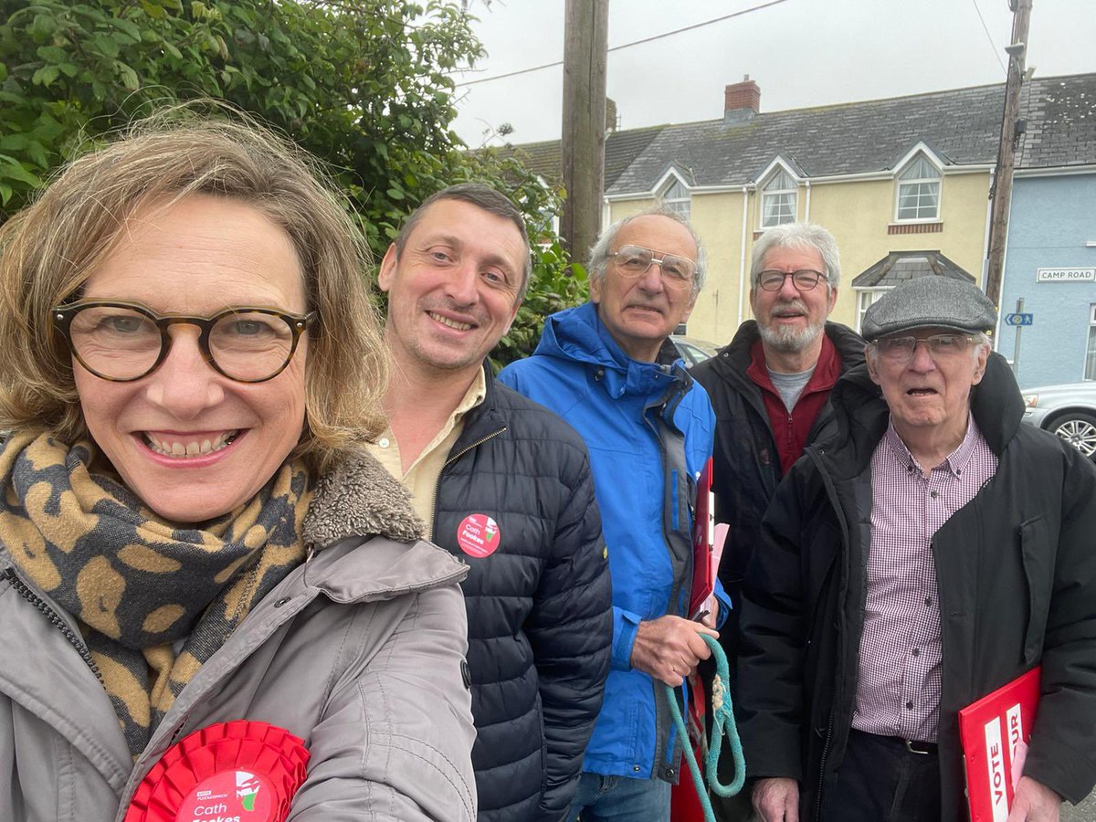 Before it started raining! Great to be out with Catherine Fookes, knocking up the Labour vote for our Gwent Police & Crime Commissioner candidate Jane Mudd. Polls close at 10pm - DON’T FORGET YOUR VOTER ID! 🏴󠁧󠁢󠁷󠁬󠁳󠁿🌹👮🏻‍♀️