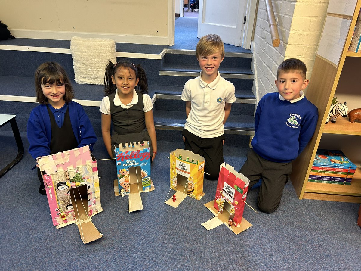 RanikhetAcademy's tweet image. Y2 were delighted to show Miss Sanghera &amp;amp; Mr Thomas their AMAZING ‘Dynamic Drawbridges’ this afternoon as part of their current DT project! Wow! #bestversion