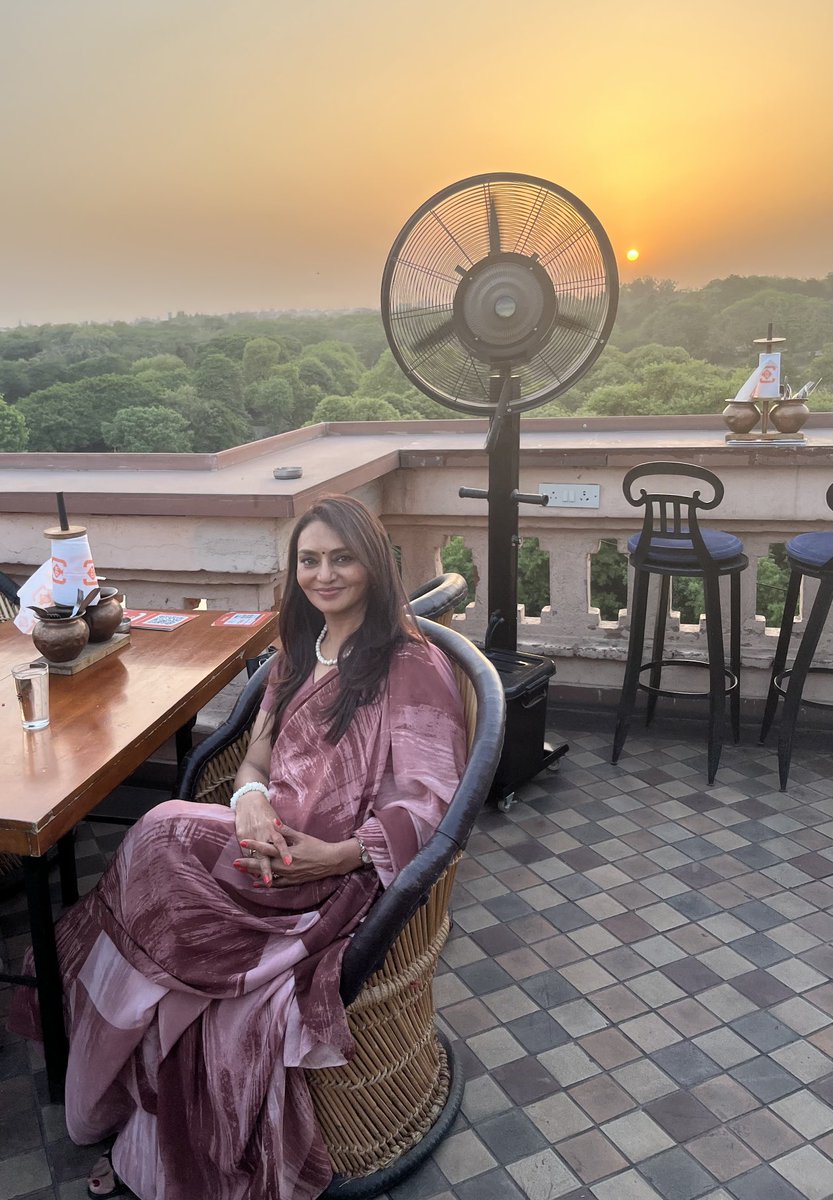 Know your worth even if it gets lonely sometimes.
                                                          #SelfWorth #lonelyplanet #sunset #NewDelhi #EmbraceYourself #ValueYourself