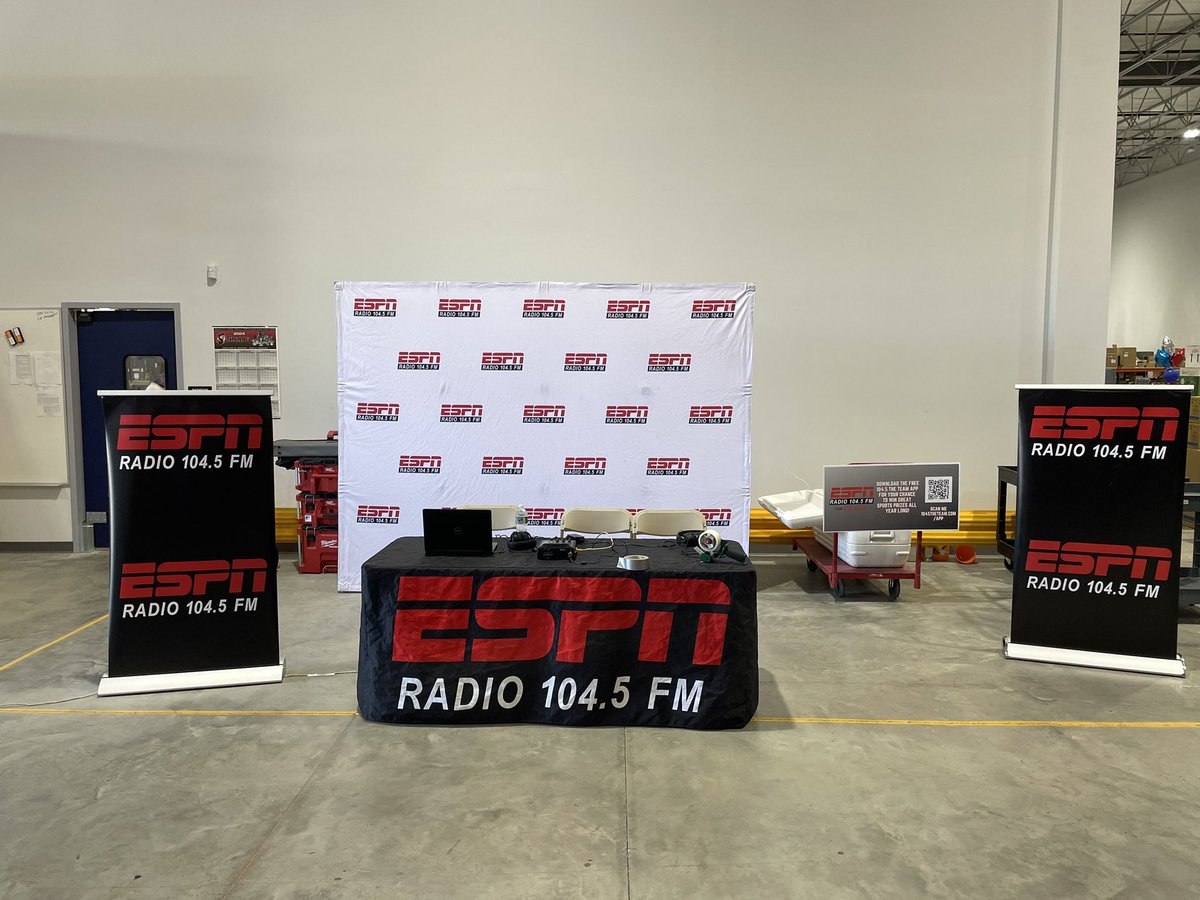 Today on #BigBoardSports @RodgerWyland and @MJJ1045 are live at @JohnstoneSupply in Troy and they have on from 10-12:20:

@tjwilkin 10:30
Greg Tagert @ValleyCats 11
Coach Tetrault @SienaWLax 11:15
@Sean_McAdam @RedSox 11:30
Pete MacArthur @ECHLThunder 12

1045theteam.com/listen-live/po…