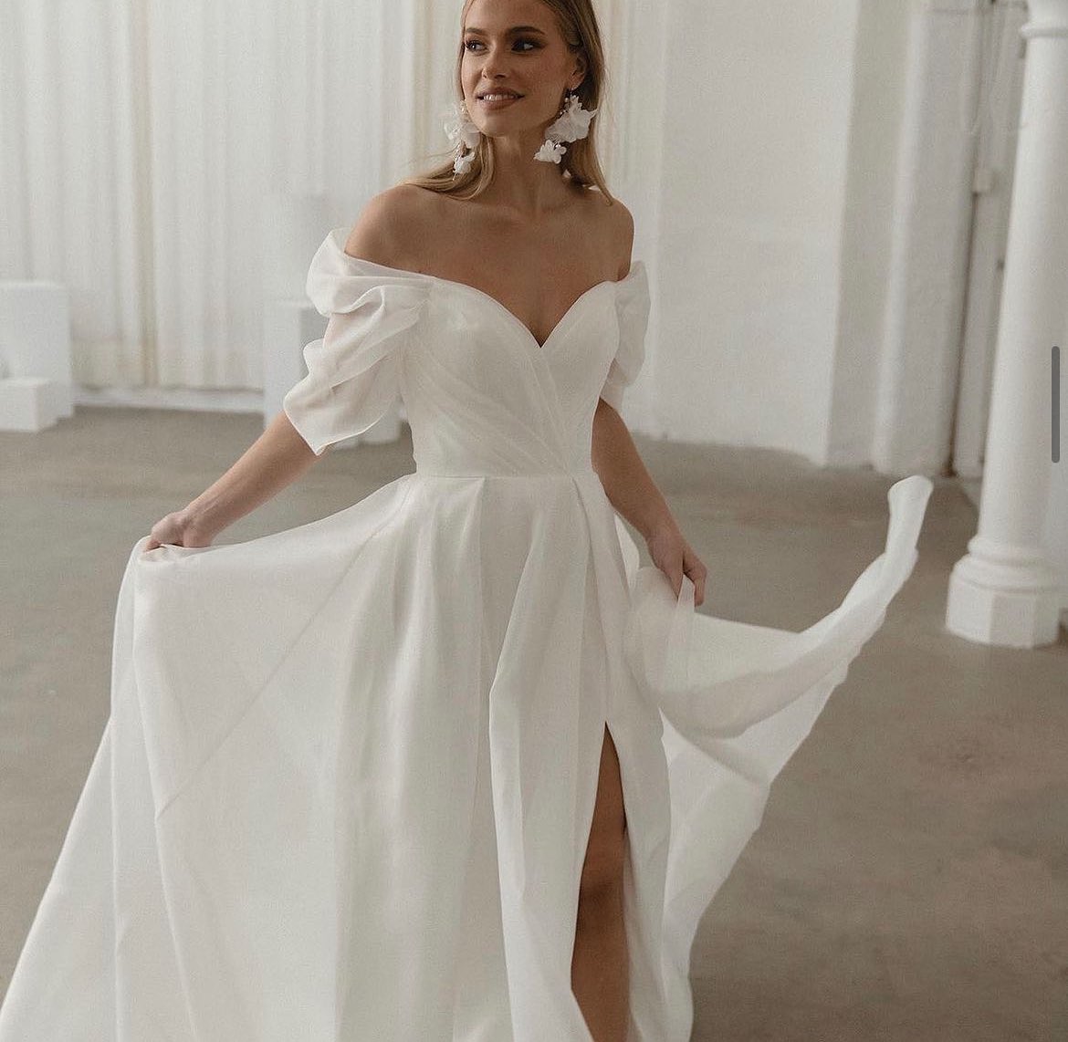 To view the newest @madilanebridal collection make sure you have booked your appointment at their Trunk Show on Saturday 11th May! An event not to be missed 💕

#wedding #weddingdress #offtheshoulderweddingdress #bride #bridetobe #engaged #newlyengaged #nottinghambride