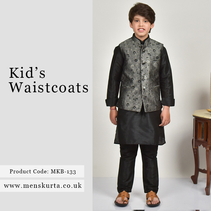 Dress your little gentleman in style with our adorable boy's waistcoats.
Shop now : menskurta.co.uk/Boys-kurta-pyj… 
#boyskurtauk #boyswaistcoats #kidswaistcoats #jackets #nehrujackets #kidswear