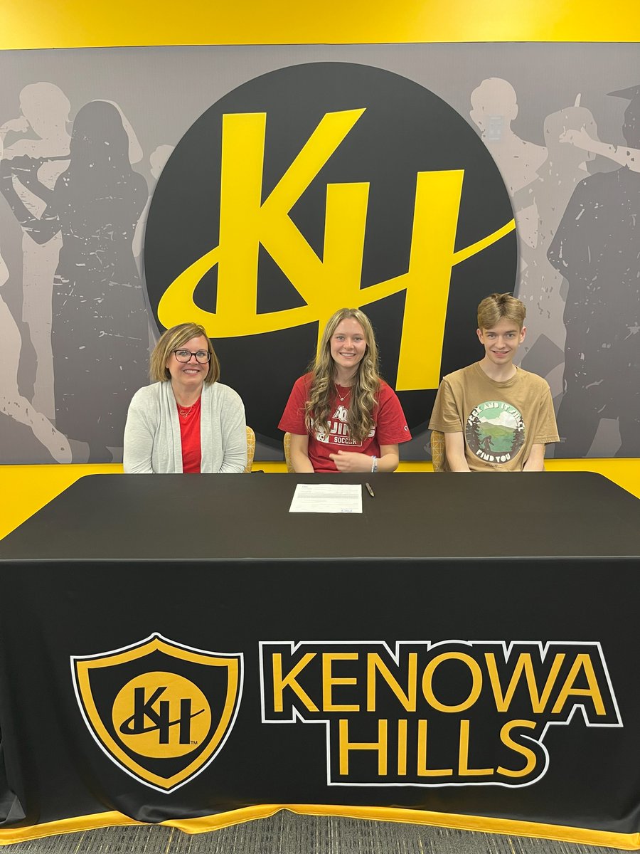 💛Congratulations to Zoe Flinsky, who has committed to continuing her soccer career at Aquinas next fall! 🎓 Zoe plans to major in Psychology. Go Knights!

#KnightAthletics #ClassOf2024 #Graduate #KnightPride #AlwaysAKnight #KenowaHills