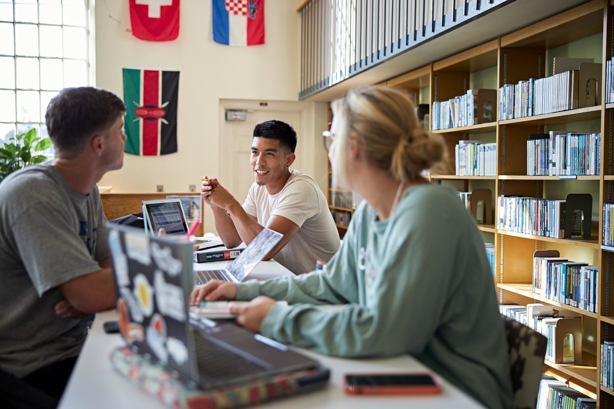 WingateUniv's tweet image. Happy reading day, Bulldogs! Good luck with your finals!
.
#WingateUniv #LabOfDifferenceMaking #OneDog #WingateNation