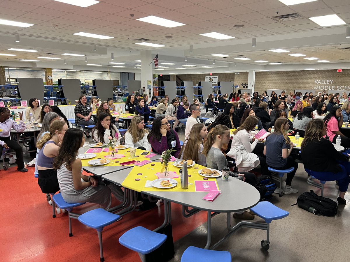 Celebrating women as leaders in their careers at our 'Grit to Great' girls breakfast this morning. #eaglepride #grittogreat #femaleleaders #futureeagleleaders