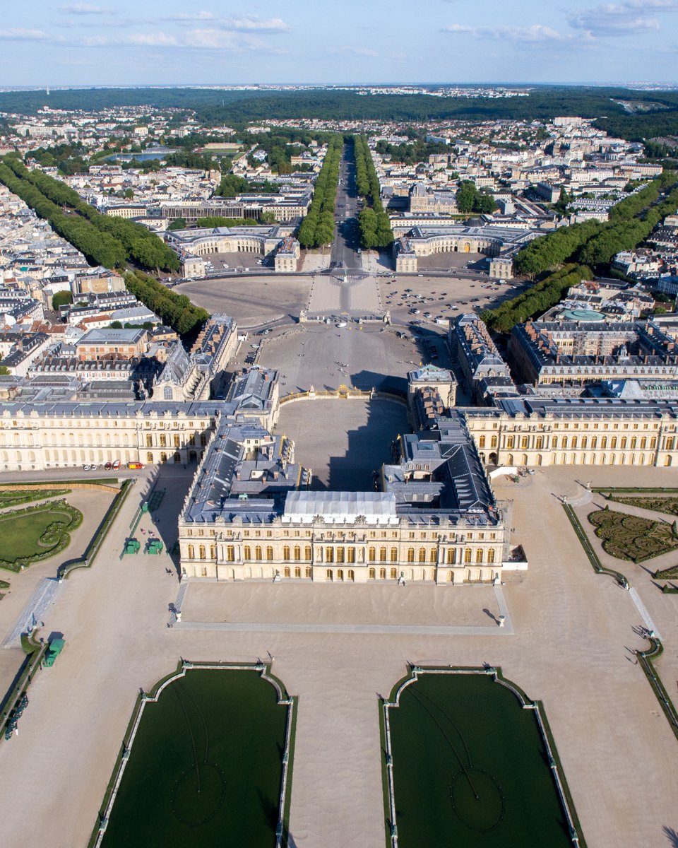 𝗩𝗘𝗥𝗦𝗔𝗜𝗟𝗟𝗘𝗦 🌟 6 mai 1682, Versailles devient officiellement le siège du gouvernement de Louis XIV. 👉 Connaissez-vous vraiment Versailles ? Venez répondre à notre Grand Jeu vidéo sur Versailles, à vous de jouer ! Rendez-vous sur Secrets d'Histoire TV