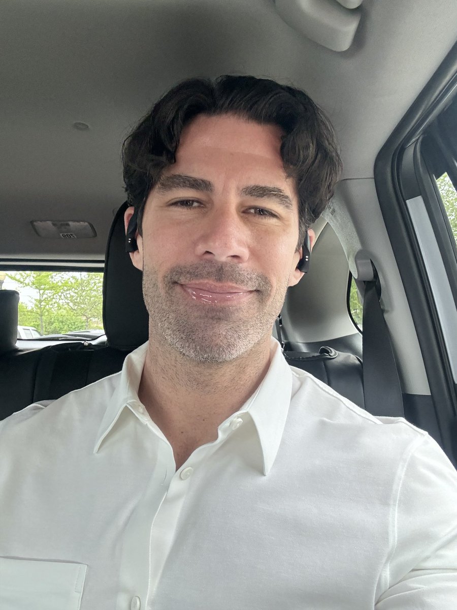 Heading to DC for the first ever “State Dinner for Teachers.” Thank you to <a href="/DrBiden/">Dr. Jill Biden</a> and her amazing team, and to the <a href="/NEAToday/">NEA</a>. 🍎❤️ #teacherstatedinner