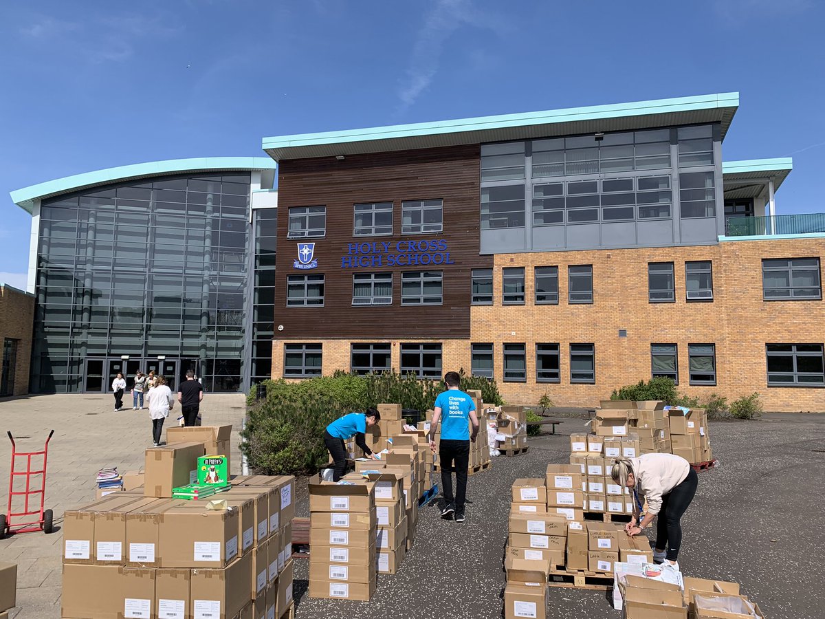 We are done! 20,000+ books given away in less than one hour! Thank you so much to @scottishbktrust for supplying schools with this amazing offer, and thank you to @holycrossham for hosting us in the sunshine! #BigBookBoost