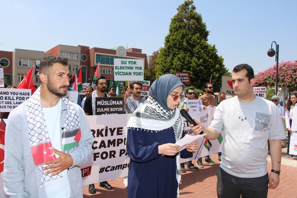 Öğrencilerimiz, Filistin İçin Buluşup, Gazze Nöbeti Başlattı İsrail'e tepkiler hem Türkiye'de hem dünyanın birçok ülkesinde devam ediyor. Üniversitemiz öğrencileri, 2 Mayıs 2024 tarihinde Merkez Kampüs’te İsrail’in Gazze’de yapmış olduğu zulme dikkat çekmek amacıyla “Filistin…